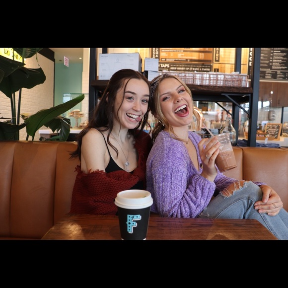 Meet your Posher, Alexis - Picture 1 of 1